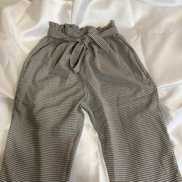 Pants - Black / white ruffled waist pants